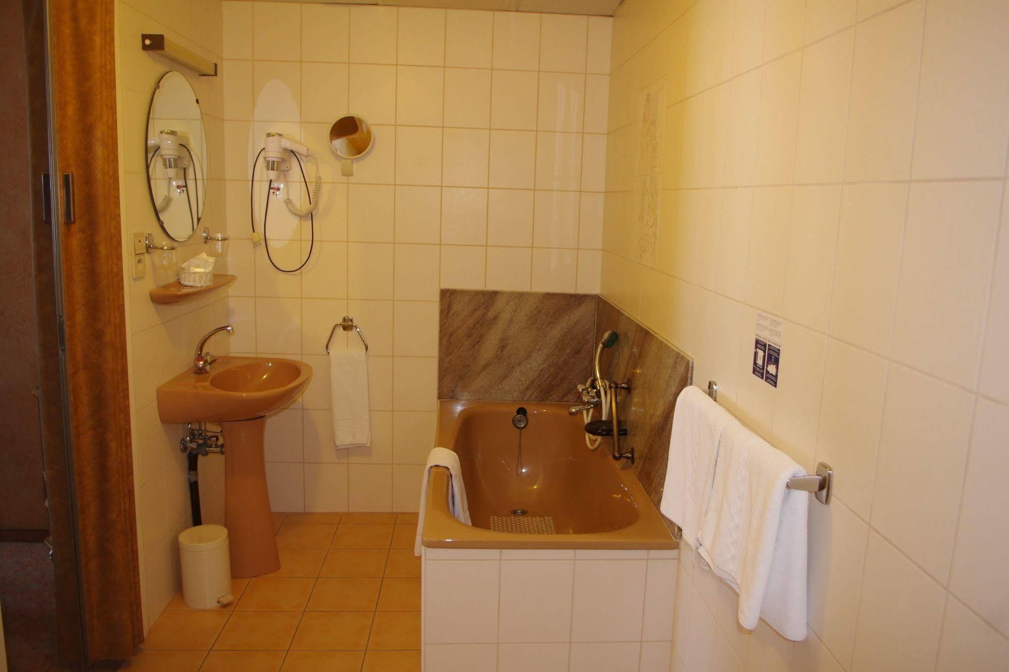 Auberge D'Alsace Hotel De France Буйон Екстериор снимка
